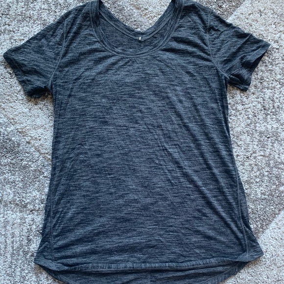 Lululemon T-shirt - Picture 1 of 3